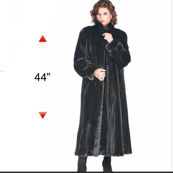 The Perfect Look of a Ranch Mink Coat, Female Skins - Picture 16 of 16